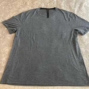 LULULEMON Men's Grey T-Shirt